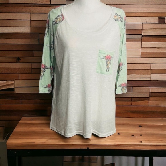 Umgee 3/4 Sleeve Tee‎ with Floral Steer Skull - Picture 1 of 5